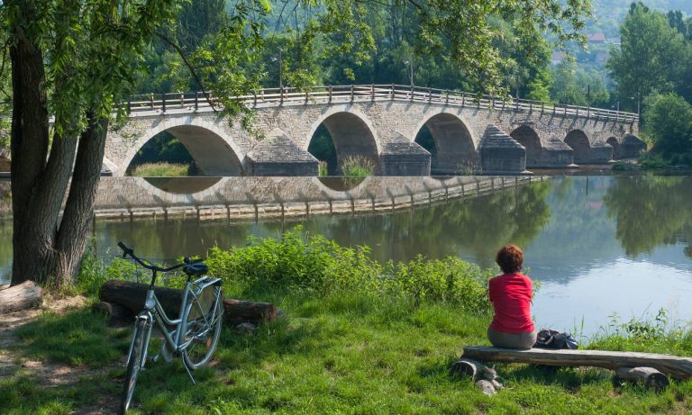 I’m 40 and chronically single. Is my unhappy childhood to blame?
