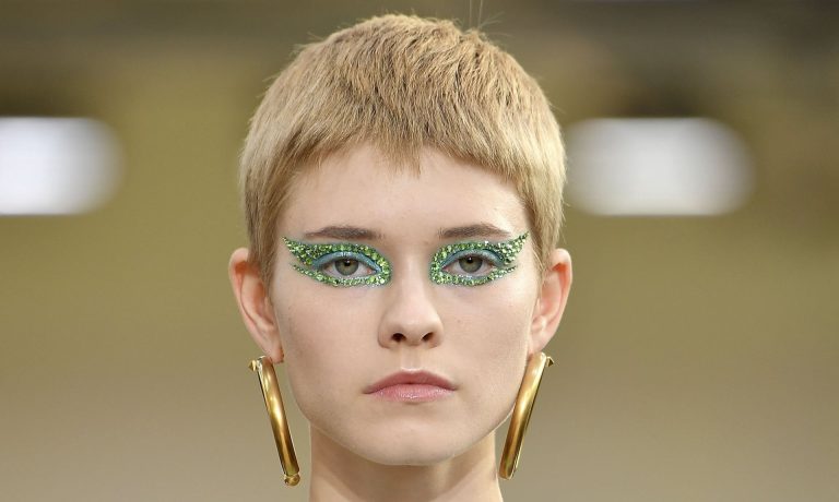 Beauty tips: apply crystals and glitter for superhero eyes