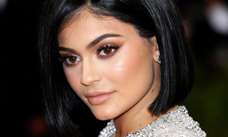 Kylie Jenner’s makeup makes her the world’s youngest billionaire