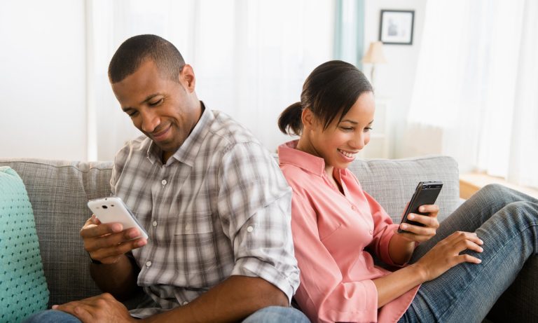 Are you a screen-snubber whose phone use is ruining your relationship? Take this test!
